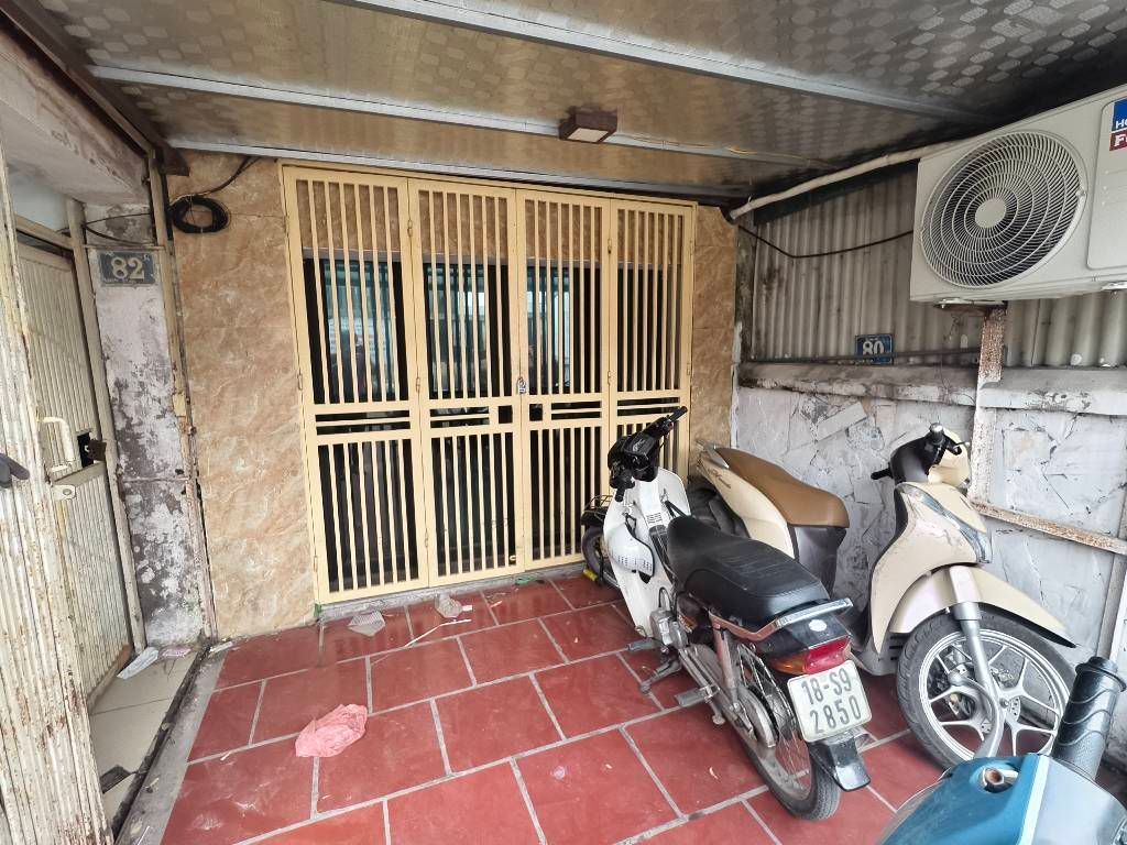 Bán nhà Giải Phóng - diện tích 27.1m2 1 tầng - Ô tô đỗ cửa - giá 2,8 tỷ