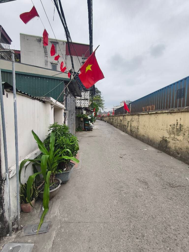 Bán nhà Giải Phóng - diện tích 27.1m2 1 tầng - Ô tô đỗ cửa - giá 2,8 tỷ