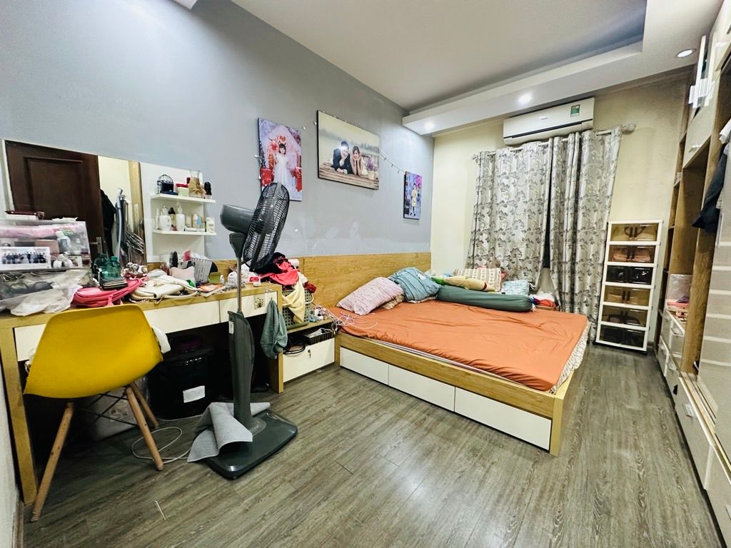 Bán nhà Huỳnh Thúc Kháng - diện tích 75m2 9 tầng - vị trí đắc địa - giá 7,75 tỷ