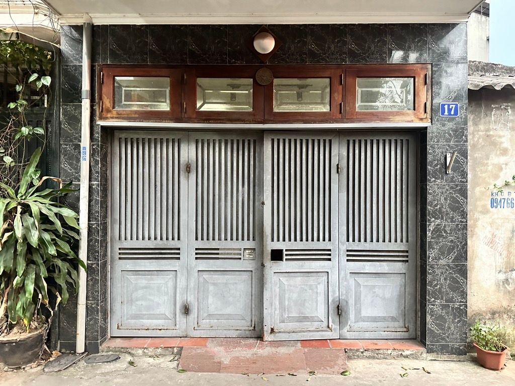 Bán nhà Vĩnh Tuy - diện tích 63.5m2 3 tầng - Ô Tô Đỗ Ngay Đêm Vào Nhà - giá 20,3 tỷ