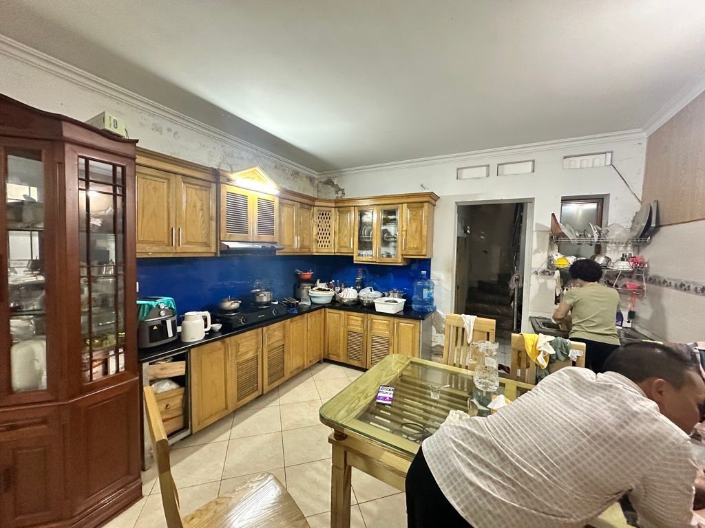 Bán nhà Vĩnh Tuy - diện tích 63.5m2 3 tầng - Ô Tô Đỗ Ngay Đêm Vào Nhà - giá 20,3 tỷ