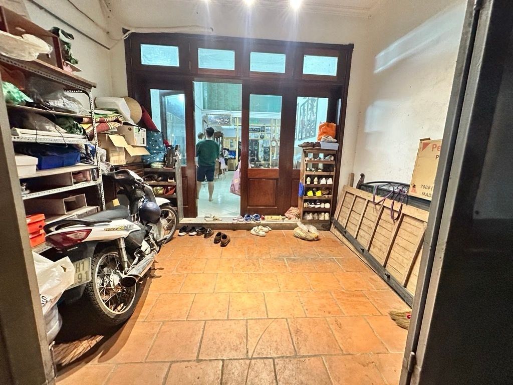 Bán nhà Vĩnh Tuy - diện tích 63,5m2 3 tầng - Ô Tô Đỗ Ngay Đêm Vào Nhà - giá 20,5 tỷ