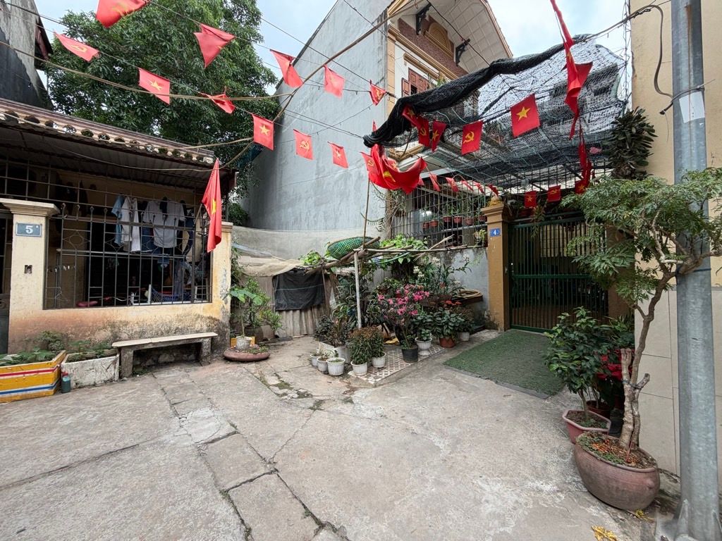 Bán nhà Thúy Lĩnh - diện tích 71m2 1 tầng - Ô tô 4 chỗ đỗ - giá 10,5 tỷ