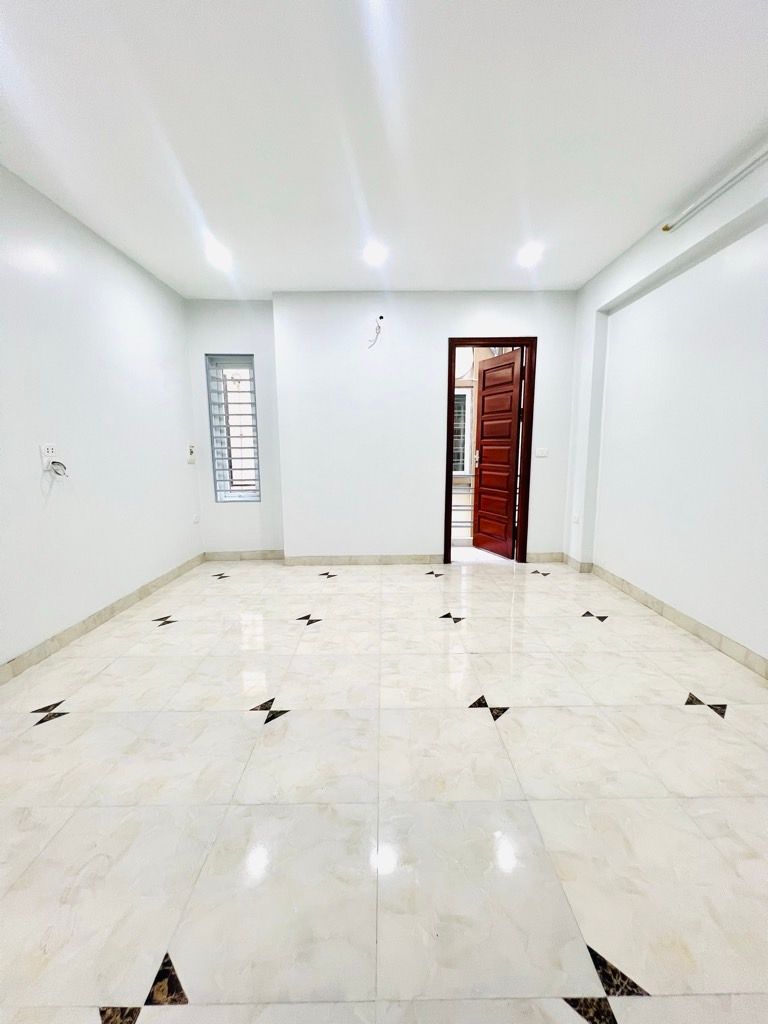 Bán nhà Vĩnh Hưng - diện tích 30m2 6 tầng - Mặt tiền rộng - giá 7,95 tỷ