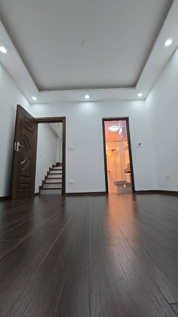 Bán nhà Vũ Hữu - diện tích 25.8m2 5 tầng - Ngõ thông - giá 8,8 tỷ