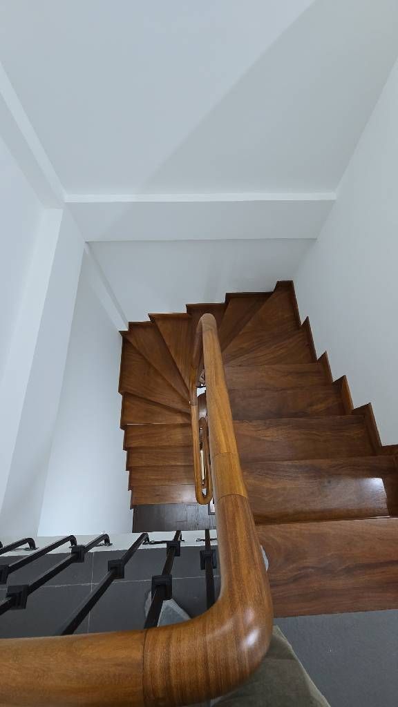 Bán nhà Vũ Hữu - diện tích 25.8m2 5 tầng - Ngõ thông - giá 8,8 tỷ