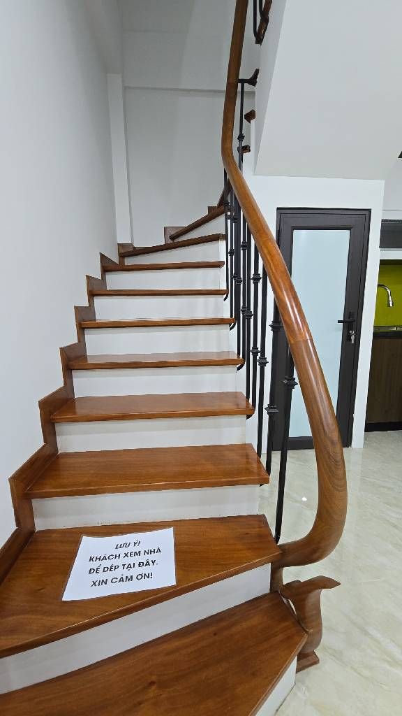 Bán nhà Vũ Hữu - diện tích 25.8m2 5 tầng - Ngõ thông - giá 8,8 tỷ