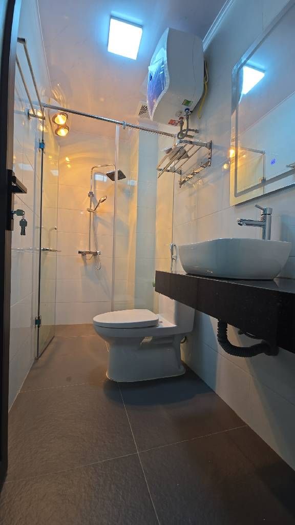 Bán nhà Vũ Hữu - diện tích 25.8m2 5 tầng - Ngõ thông - giá 8,8 tỷ