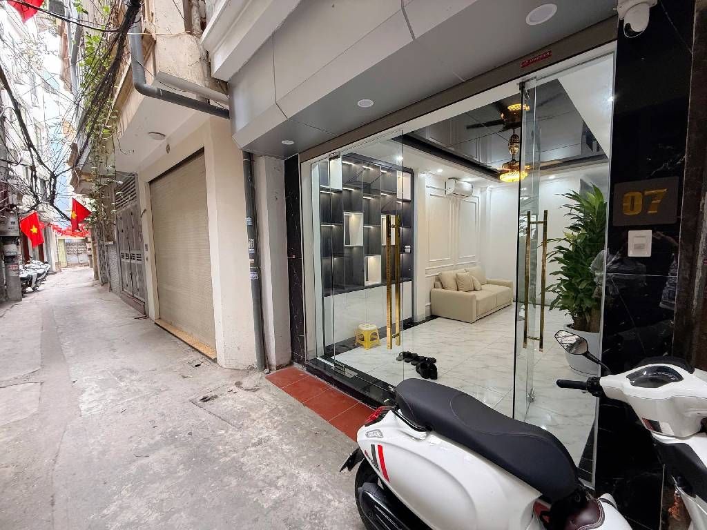 Bán nhà Bùi Xương Trạch - diện tích 41.4m2 5 tầng - thang máy đẹp mới lung linh - giá 11,8 tỷ