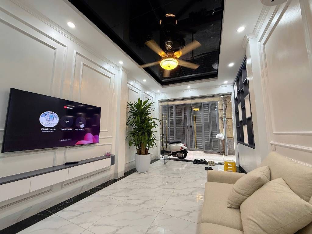 Bán nhà Bùi Xương Trạch - diện tích 41.4m2 5 tầng - thang máy đẹp mới lung linh - giá 11,8 tỷ