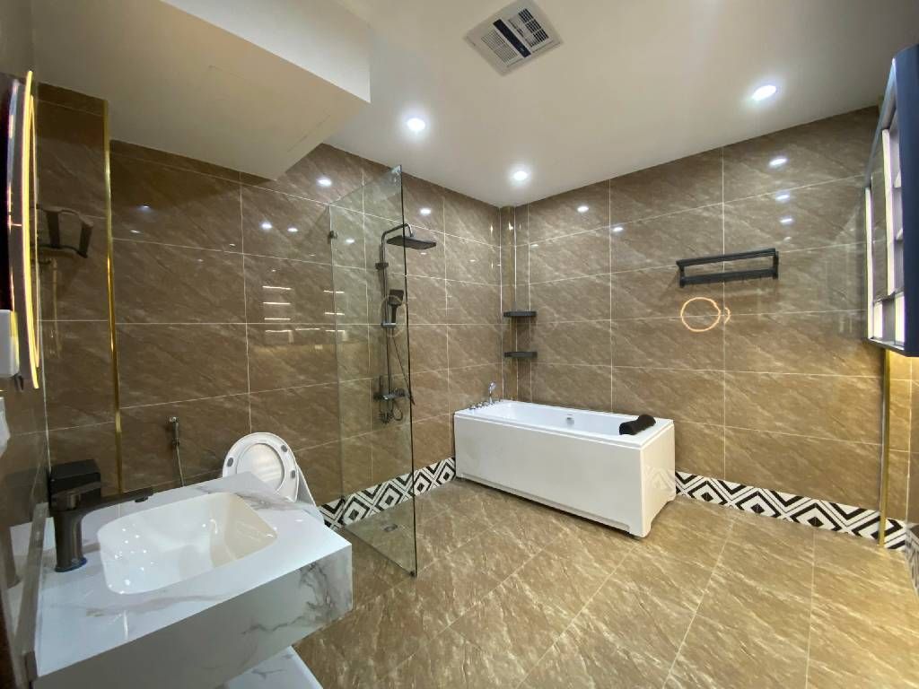 Bán nhà Bùi Xương Trạch - diện tích 41.4m2 5 tầng - thang máy đẹp mới lung linh - giá 11,8 tỷ