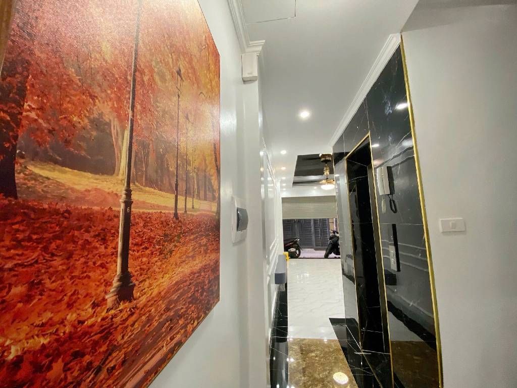 Bán nhà Bùi Xương Trạch - diện tích 41.4m2 5 tầng - thang máy đẹp mới lung linh - giá 11,8 tỷ