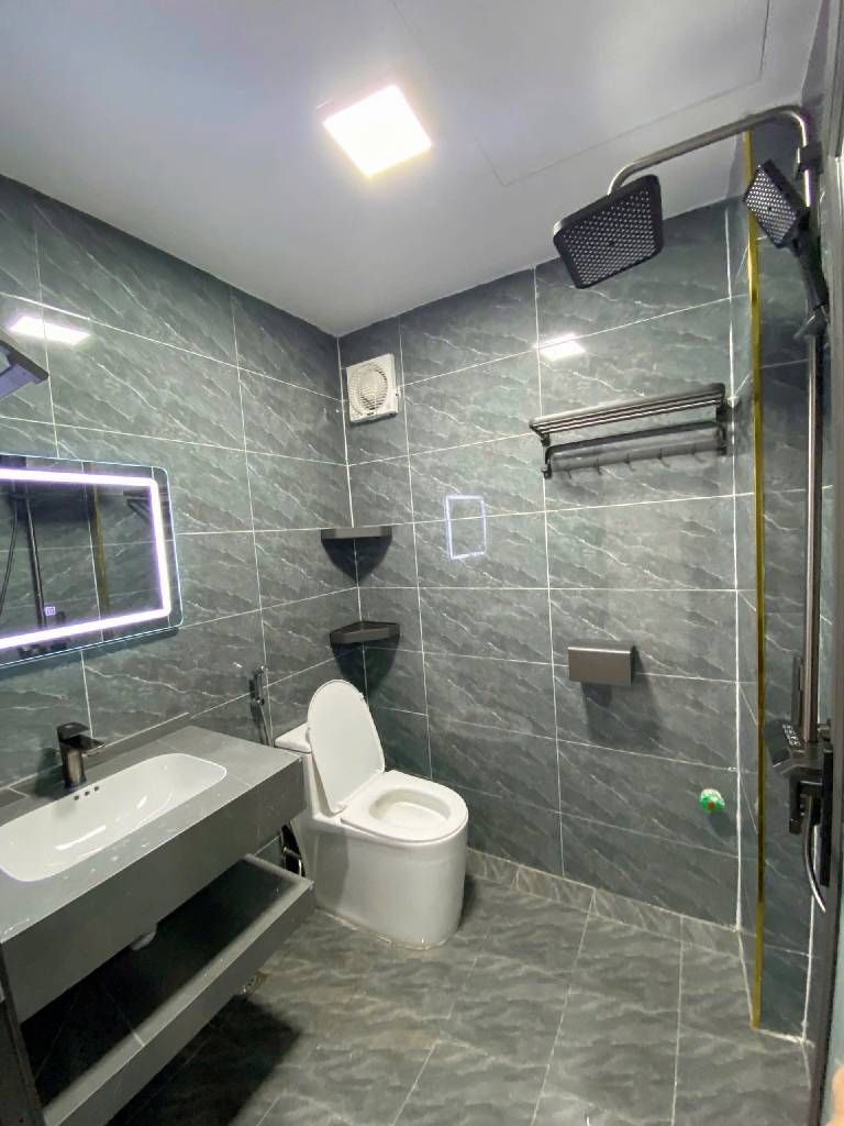 Bán nhà Bùi Xương Trạch - diện tích 41.4m2 5 tầng - thang máy đẹp mới lung linh - giá 11,8 tỷ