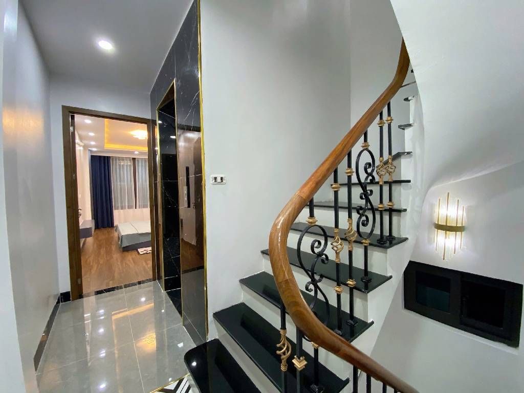 Bán nhà Bùi Xương Trạch - diện tích 41.4m2 5 tầng - thang máy đẹp mới lung linh - giá 11,8 tỷ
