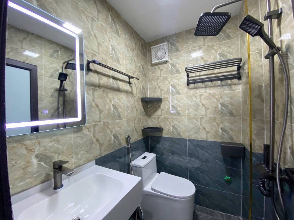 Bán nhà Bùi Xương Trạch - diện tích 41.4m2 5 tầng - thang máy đẹp mới lung linh - giá 11,8 tỷ