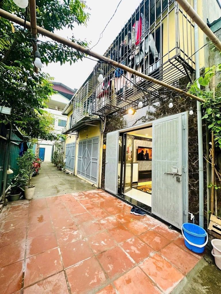 Bán nhà Vĩnh Hưng - diện tích 37m2 2 tầng - ô tô đỗ cổng - giá 3,5 tỷ