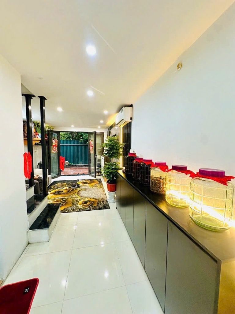 Bán nhà Vĩnh Hưng - diện tích 37m2 2 tầng - ô tô đỗ cổng - giá 3,5 tỷ