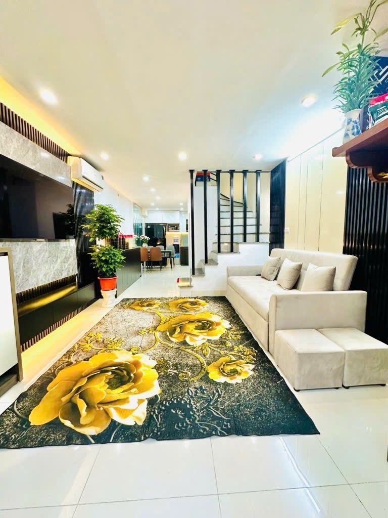 Bán nhà Vĩnh Hưng - diện tích 37m2 2 tầng - ô tô đỗ cổng - giá 3,5 tỷ