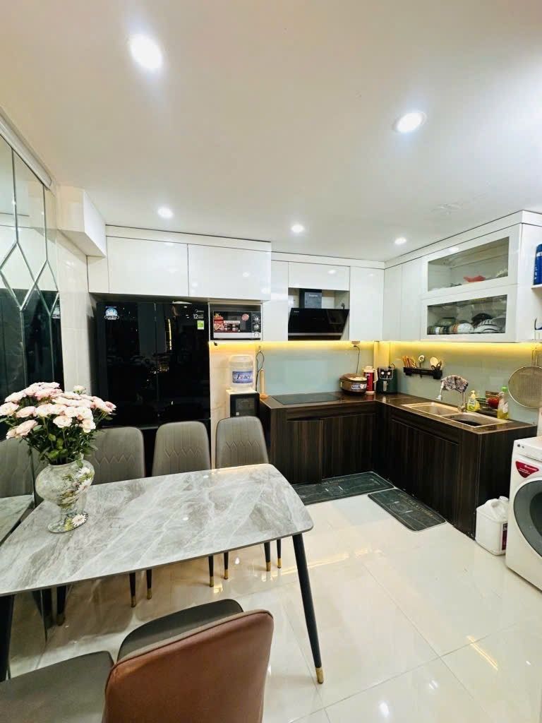 Bán nhà Vĩnh Hưng - diện tích 37m2 2 tầng - ô tô đỗ cổng - giá 3,5 tỷ