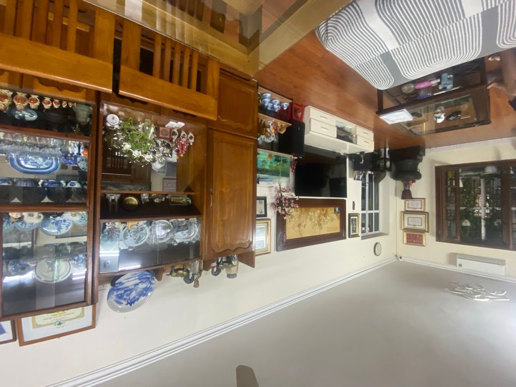 Bán nhà Đội Cung - diện tích 80m2 1 tầng - Căn hộ tập thể không dành cho số đông - giá 10,5 tỷ