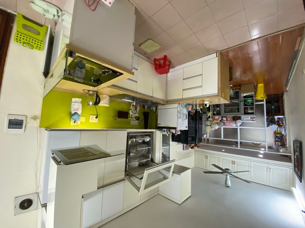 Bán nhà Đội Cung - diện tích 80m2 1 tầng - Căn hộ tập thể không dành cho số đông - giá 10,5 tỷ