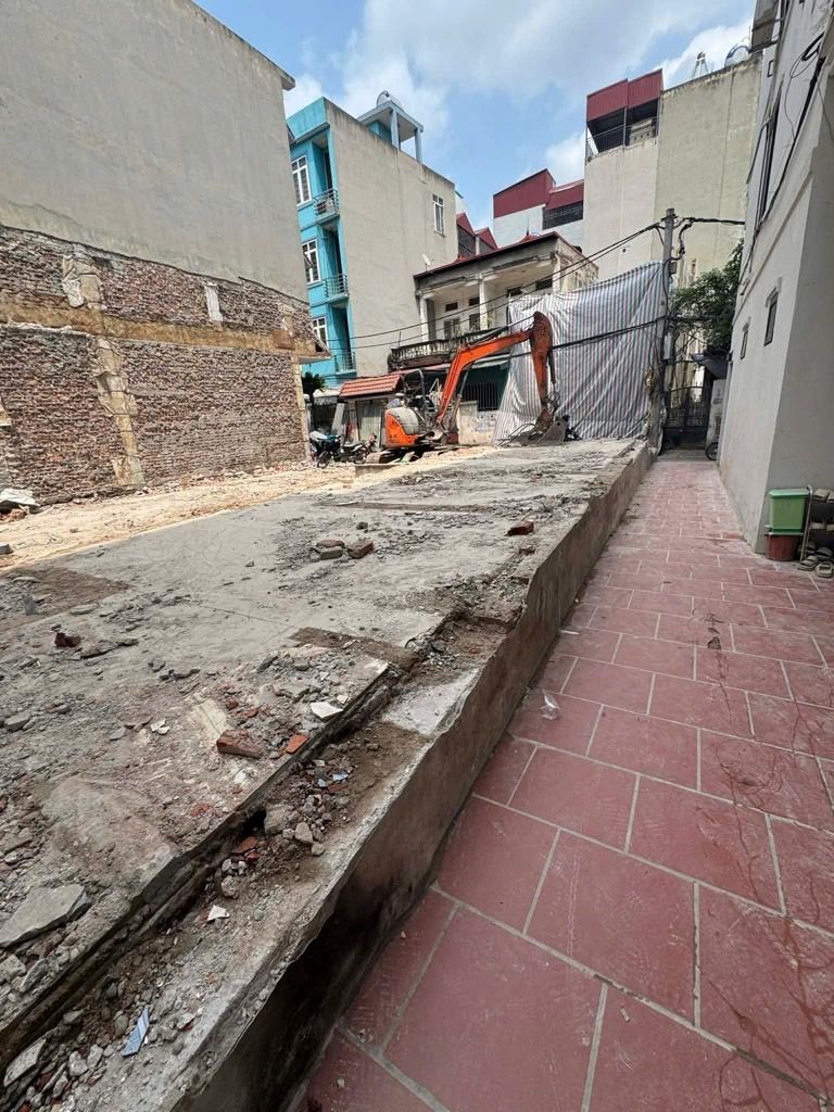 Bán nhà Lê Trọng Tấn - diện tích 42,8m2 1 tầng - lô trong cùng - giá 9,2 tỷ