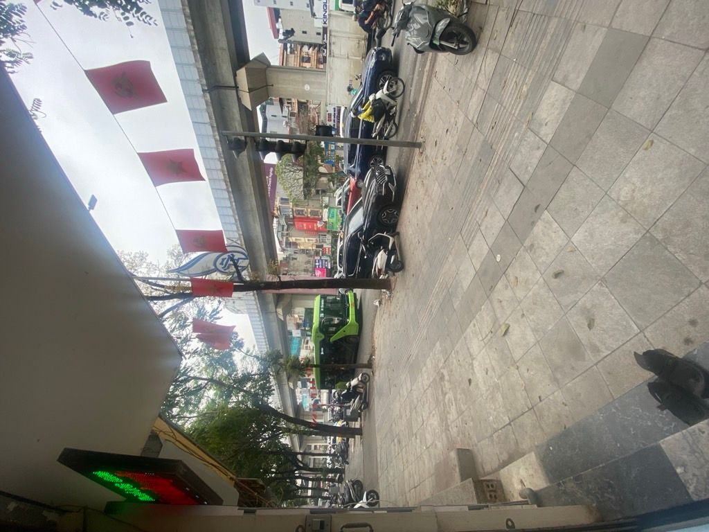 Bán nhà Nguyễn Trãi - diện tích 34.8m2 5 tầng - Mặt phố VIP - giá 22 tỷ