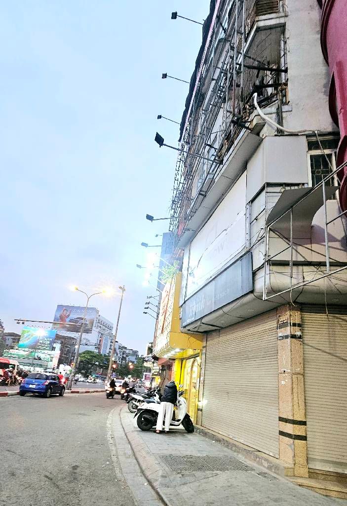 Bán nhà Xã Đàn - diện tích 25,2m2 6 tầng - Mặt phố - giá 22 tỷ