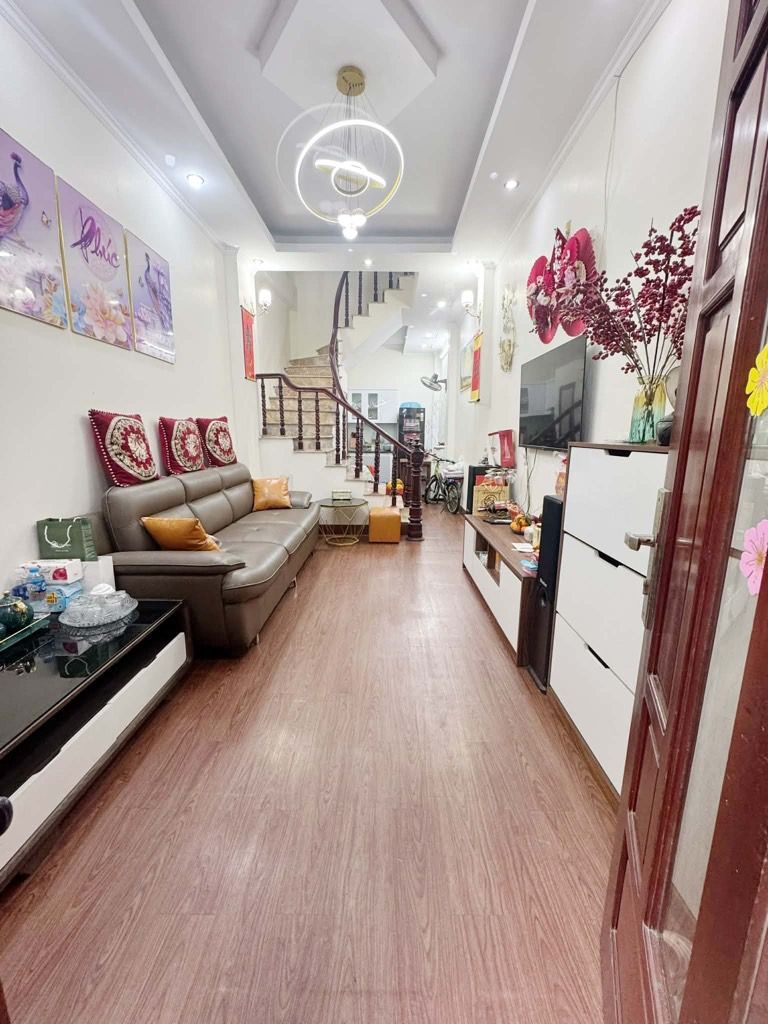 Bán nhà Lĩnh Nam - diện tích 30m2 4 tầng - Nhà dân xây chắc chắn đẹp thiết kế đủ công năng - giá 6,9 tỷ