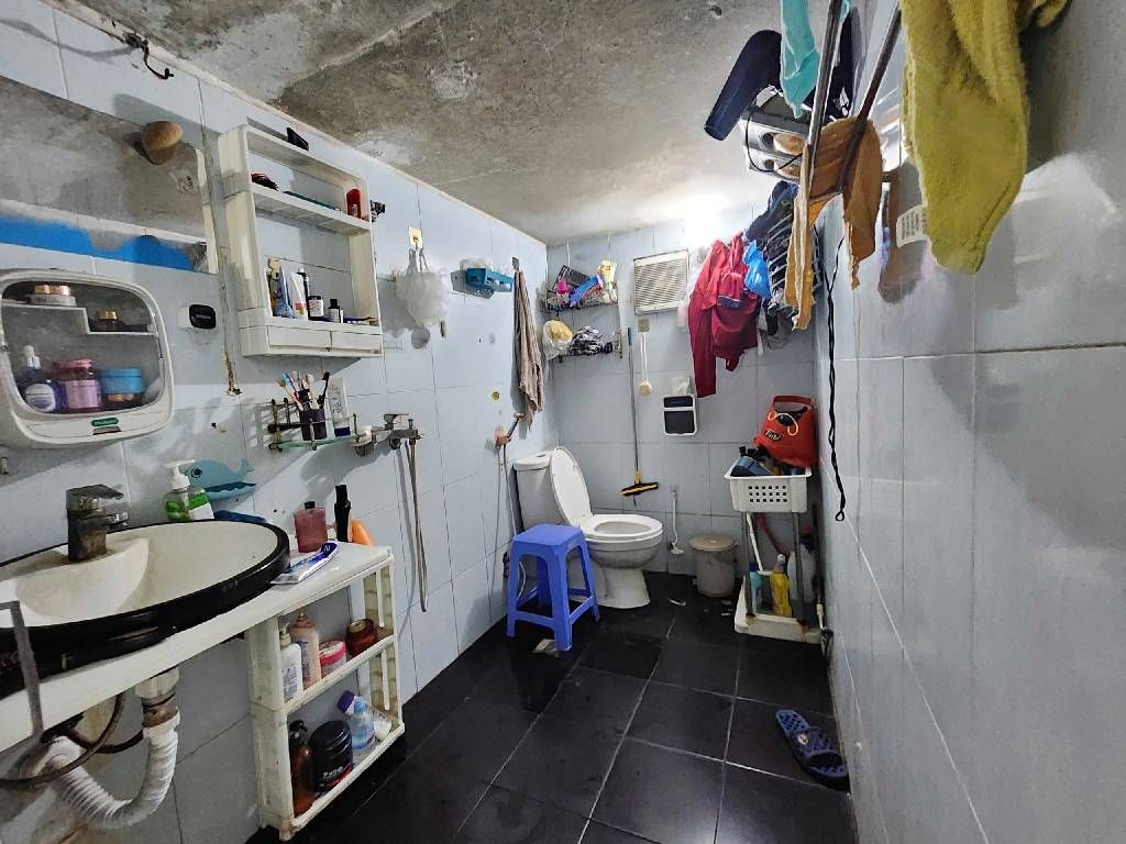 Bán nhà Phố 8/3 - diện tích 60.2m2 3 tầng - Lô góc, ô tô tránh - giá 2,16 tỷ