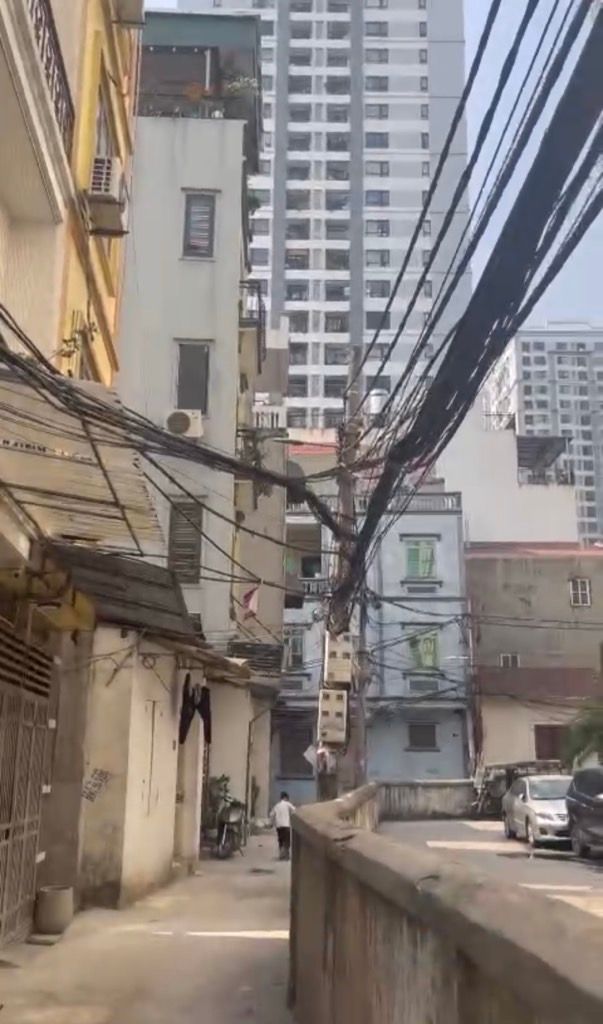 Bán nhà Minh Khai - diện tích 98m2 1 tầng - đất tặng nhà cấp 4 - giá 22,6 tỷ