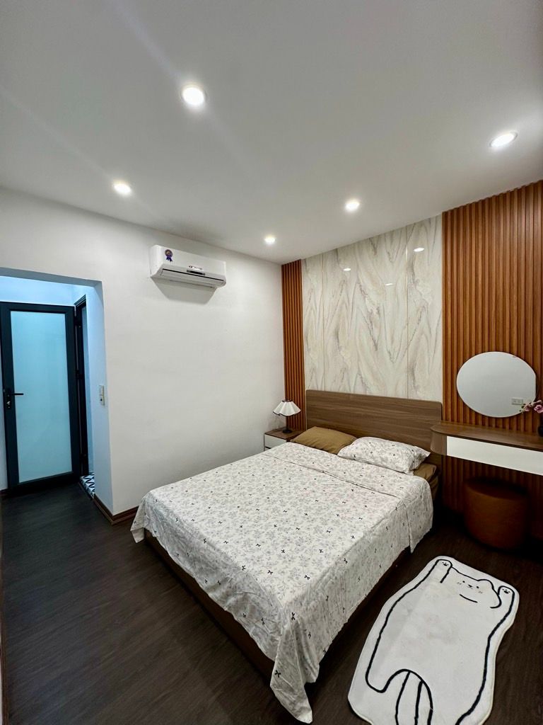 Bán nhà Hoàng Mai - diện tích 99m2 1 tầng - Ngõ thông kinh doanh nhỏ - giá 5,6 tỷ