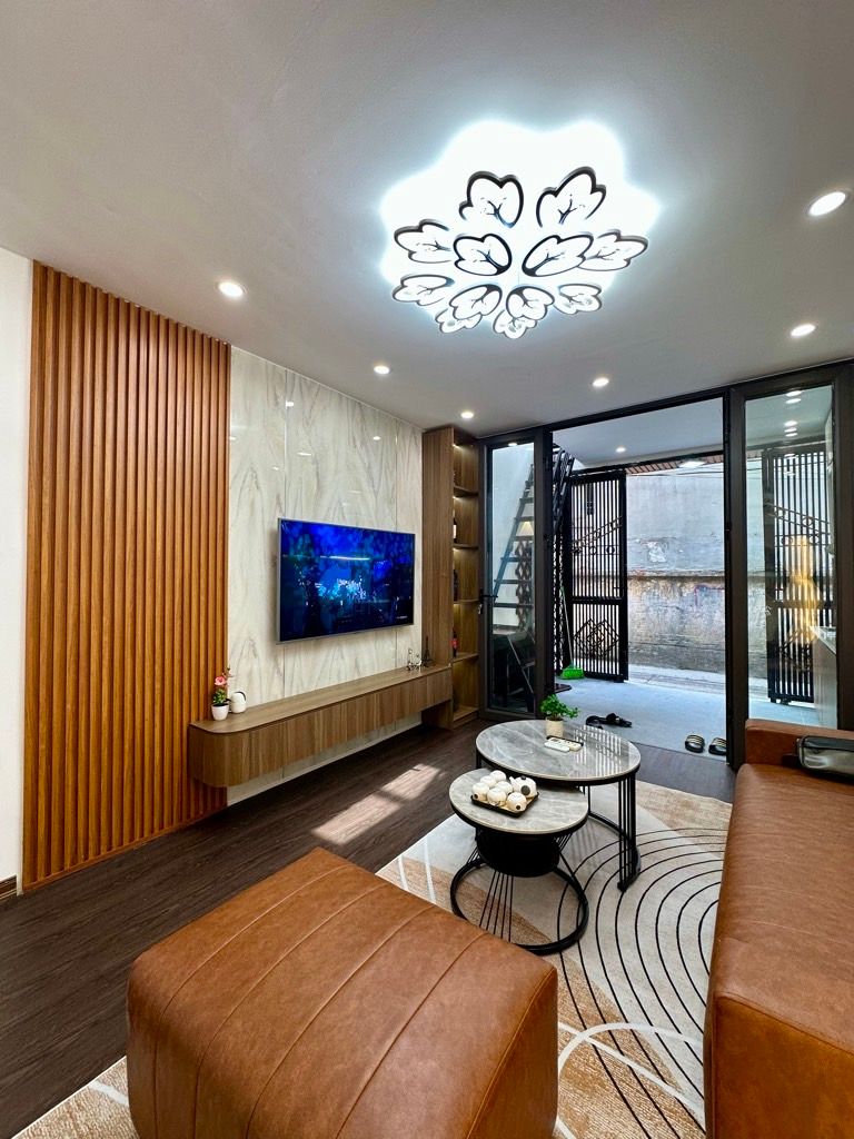 Bán nhà Hoàng Mai - diện tích 99m2 1 tầng - Ngõ thông kinh doanh nhỏ - giá 5,6 tỷ