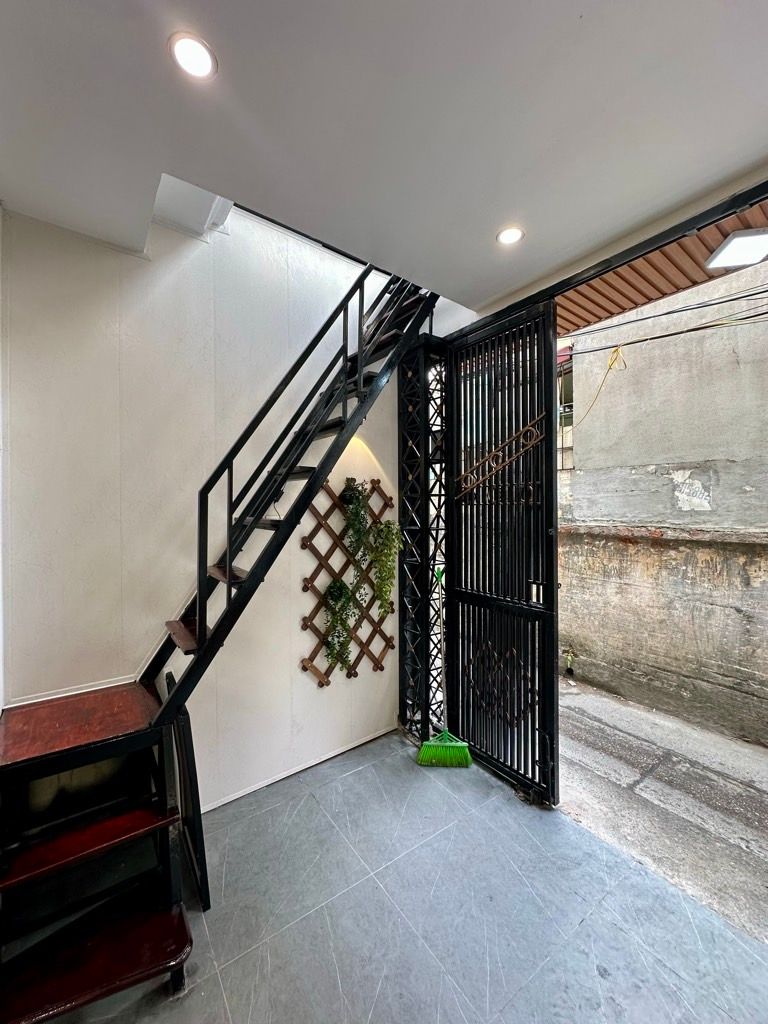 Bán nhà Hoàng Mai - diện tích 99m2 1 tầng - Ngõ thông kinh doanh nhỏ - giá 5,6 tỷ