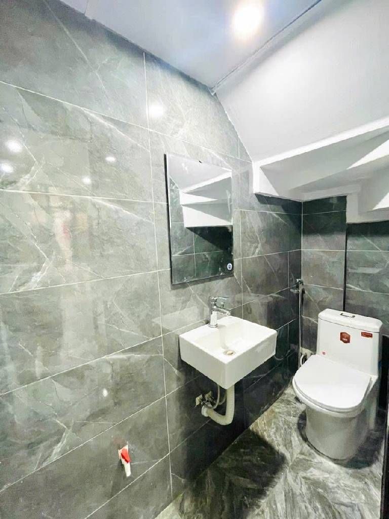 Bán nhà Phan Phù Tiên - diện tích 15m2 5 tầng - Mặt phố tầm tiền cực hiếm - giá 9,8 tỷ