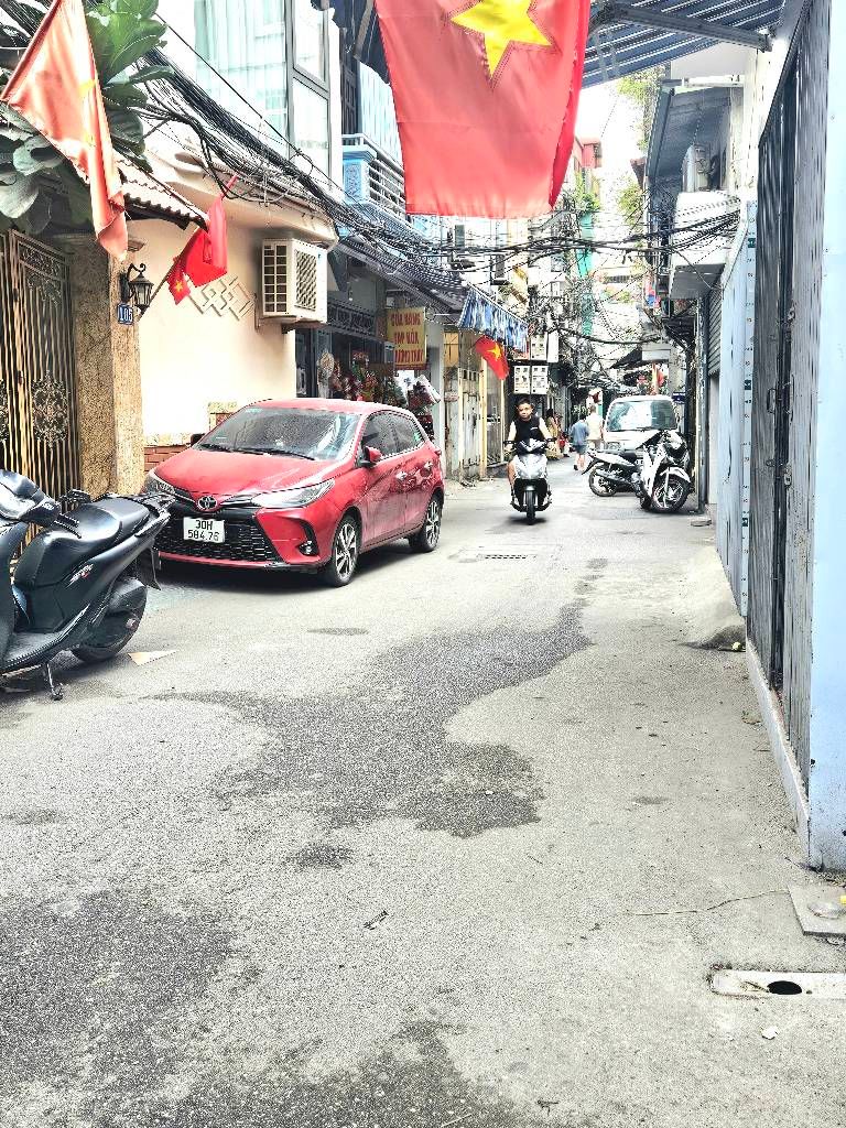 Bán nhà Bùi Xương Trạch - diện tích 32m2 2 tầng - Lô góc, ô tô qua nhà - giá 3,3 tỷ