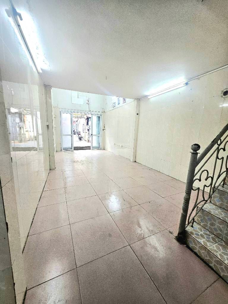 Bán nhà Bùi Xương Trạch - diện tích 32m2 2 tầng - Lô góc, ô tô qua nhà - giá 3,3 tỷ