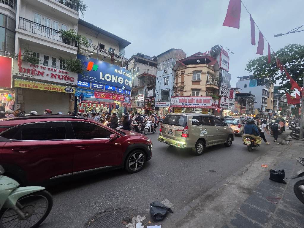 Bán nhà Trương Định - diện tích 18.7m2 4 tầng - Mặt phố kinh doanh sầm uất - giá 13,9 tỷ