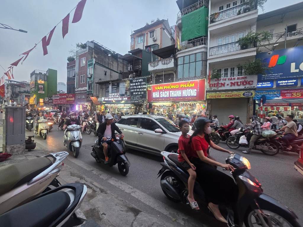 Bán nhà Trương Định - diện tích 18.7m2 4 tầng - Mặt phố kinh doanh sầm uất - giá 13,9 tỷ