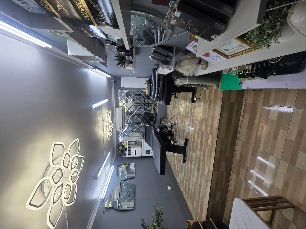 Bán nhà Trương Định - diện tích 18.7m2 4 tầng - Mặt phố kinh doanh sầm uất - giá 13,9 tỷ