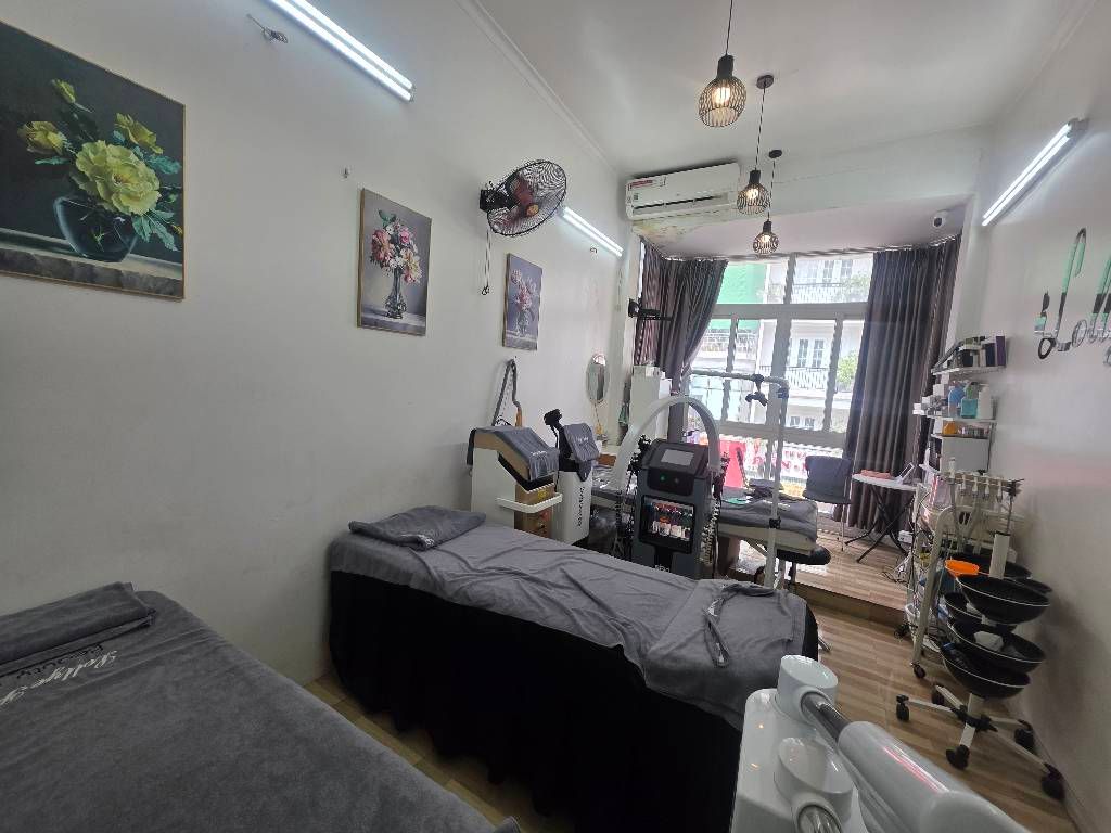 Bán nhà Trương Định - diện tích 18.7m2 4 tầng - Mặt phố kinh doanh sầm uất - giá 13,9 tỷ