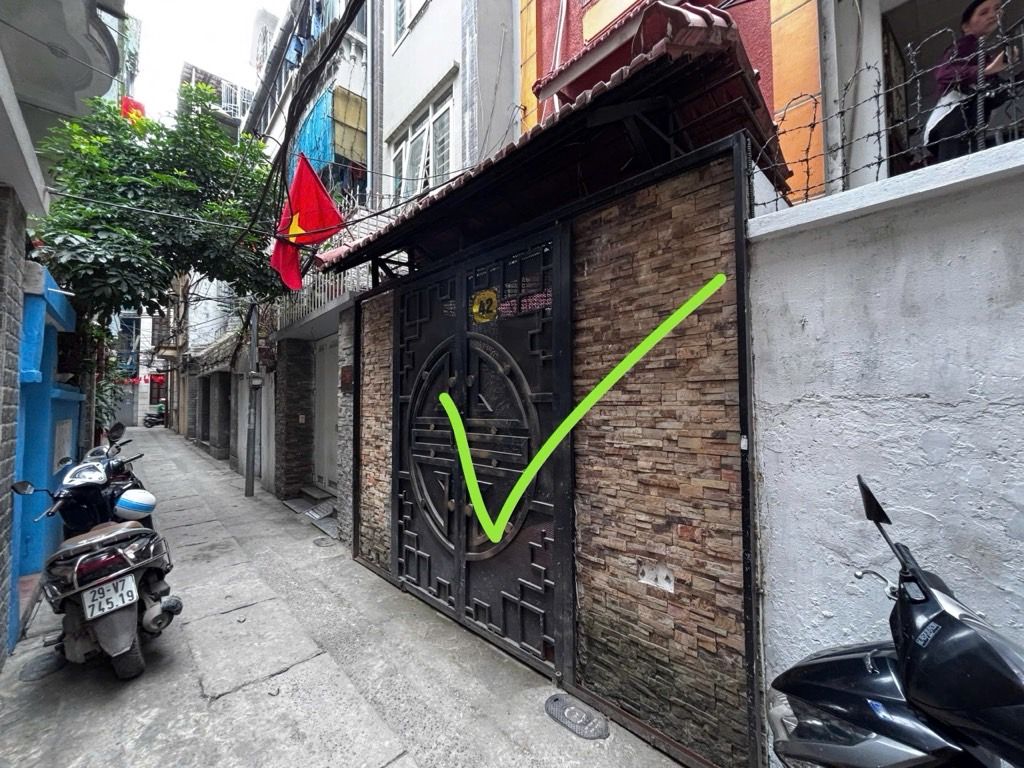 Bán nhà Thái Thịnh - diện tích 35,6m2 4 tầng - Đang cập nhật - giá 13,5 tỷ