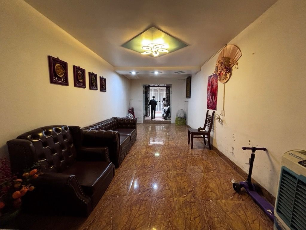 Bán nhà Thái Thịnh - diện tích 35,6m2 4 tầng - Đang cập nhật - giá 13,5 tỷ