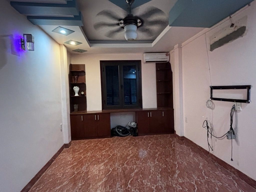 Bán nhà Thái Thịnh - diện tích 35,6m2 4 tầng - Đang cập nhật - giá 13,5 tỷ