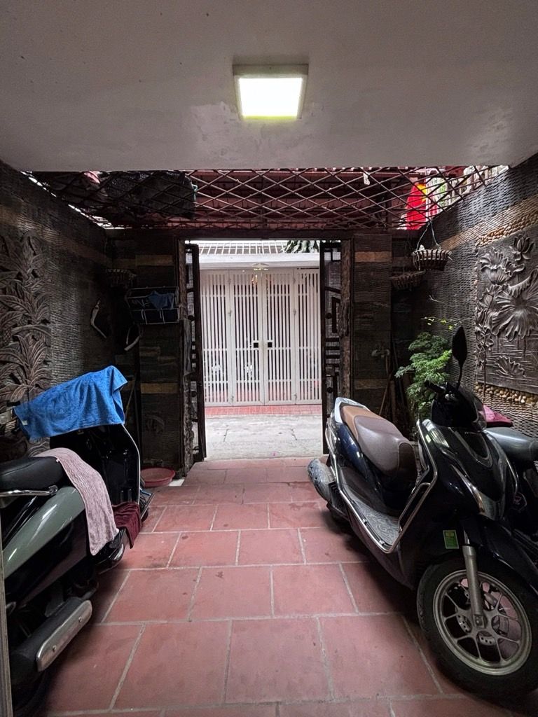 Bán nhà Thái Thịnh - diện tích 35,6m2 4 tầng - Đang cập nhật - giá 13,5 tỷ