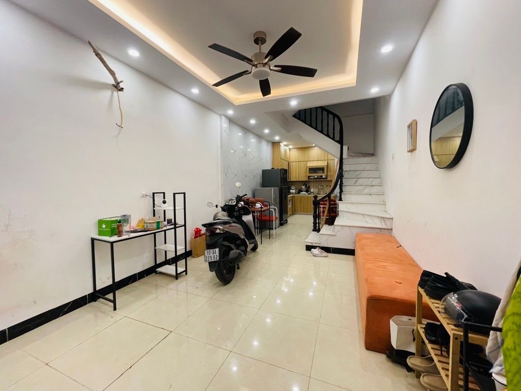 Bán nhà Pháo Đài Láng - diện tích 36m2 4 tầng - Nhà còn mới, ngõ thông - giá 9,4 tỷ