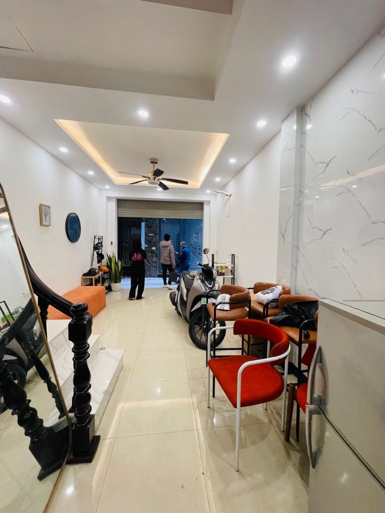 Bán nhà Pháo Đài Láng - diện tích 36m2 4 tầng - Nhà còn mới, ngõ thông - giá 9,4 tỷ