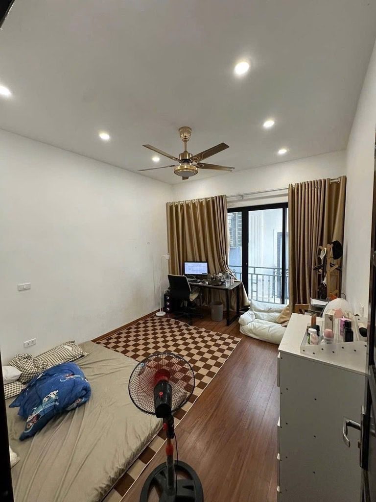 Bán nhà Pháo Đài Láng - diện tích 36m2 4 tầng - Nhà còn mới, ngõ thông - giá 9,4 tỷ