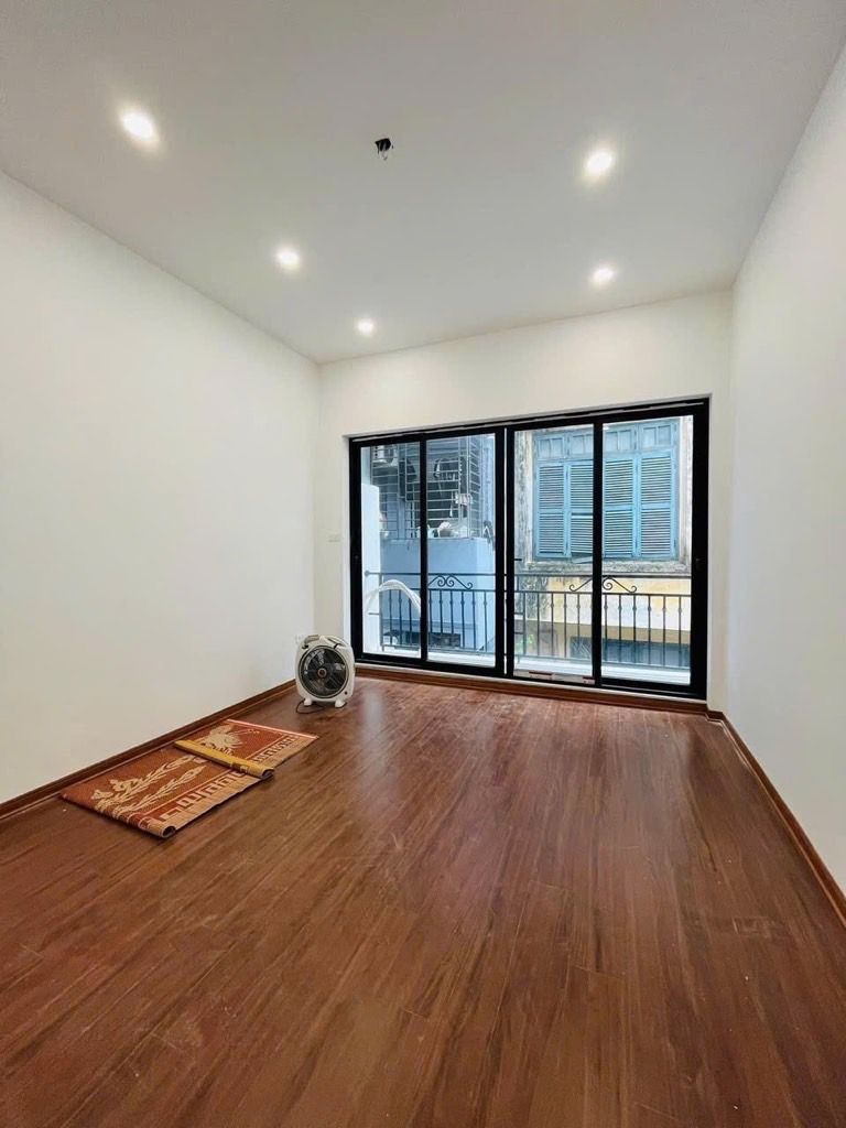 Bán nhà Pháo Đài Láng - diện tích 36m2 4 tầng - Nhà còn mới, ngõ thông - giá 9,4 tỷ