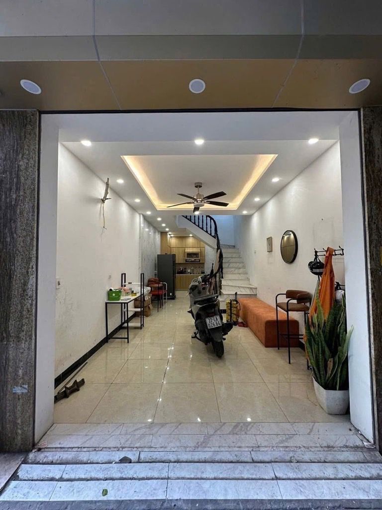 Bán nhà Pháo Đài Láng - diện tích 36m2 4 tầng - Nhà còn mới, ngõ thông - giá 9,4 tỷ